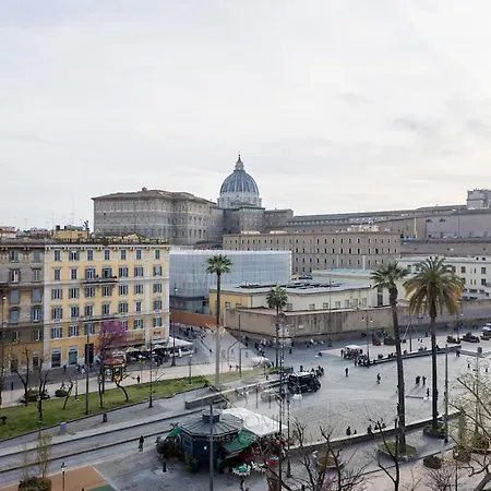 New! Finestra Su San Pietro Apartment